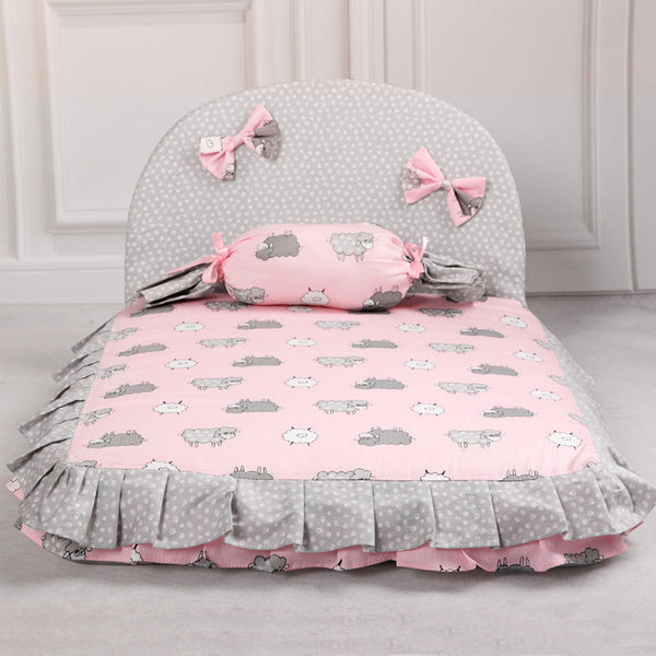 Pink square dog mat with bows and printed design, made of pure cotton and silk cotton, suitable for pets.